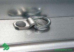 Robusti ganci ad anello sul pianale